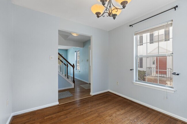 Building Photo - Beautifully maintained END UNIT townhouse in Robin meadows ready for you now!
