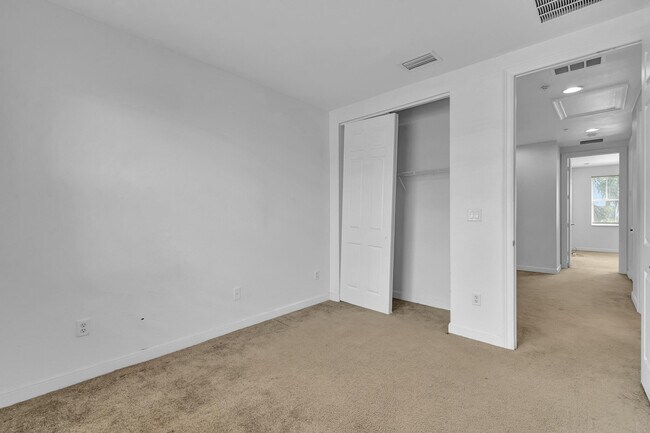 Building Photo - 770 Millbrae Ct