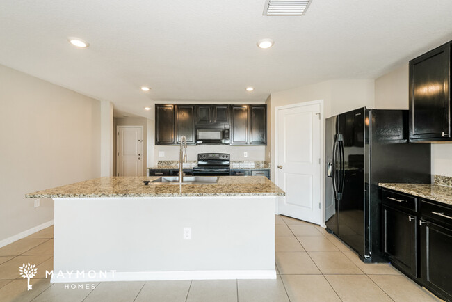 Building Photo - 4 Bedroom Updated Tampa Home
