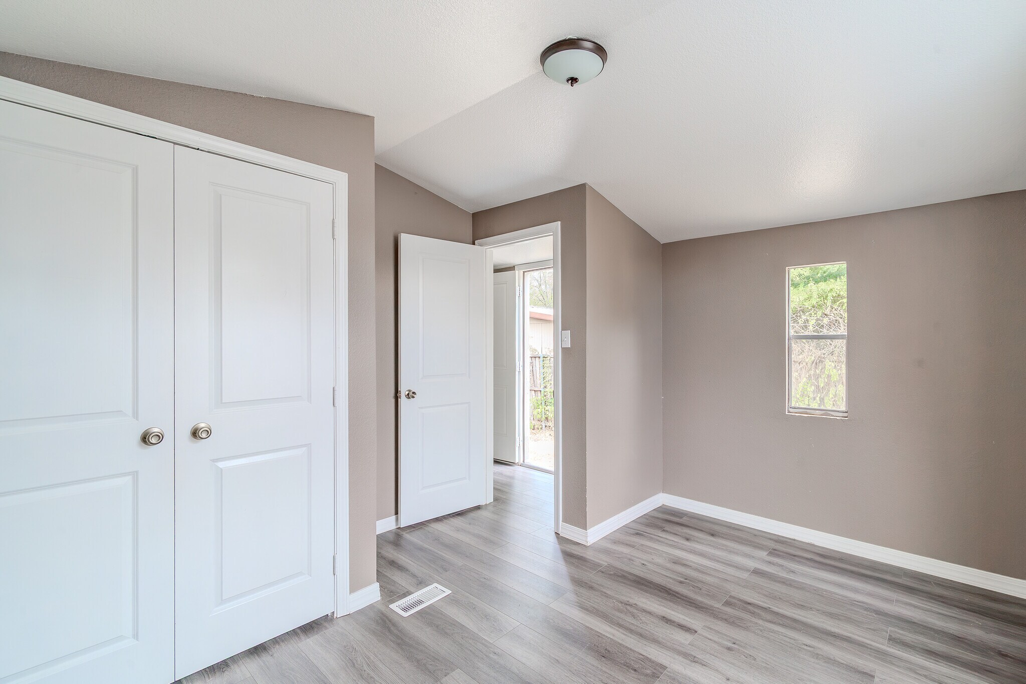 Building Photo - 5641 Kimber Ln
