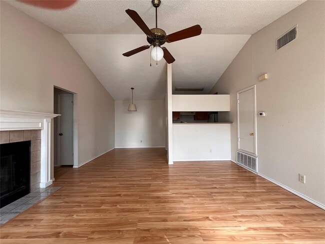 Building Photo - 433 Sailmaster St