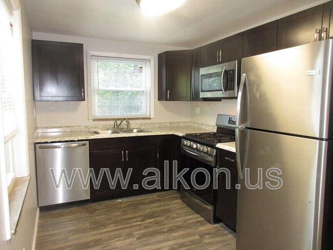Building Photo - 4204 Willow Ave