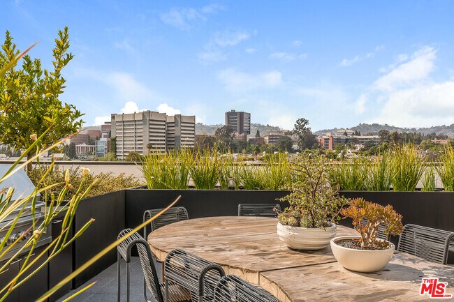 Building Photo - 10777 Wilshire Blvd