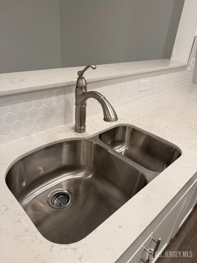 Building Photo - 1138 Vanderbergh Blvd