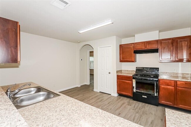 Building Photo - 5462 Plantation Forest Dr