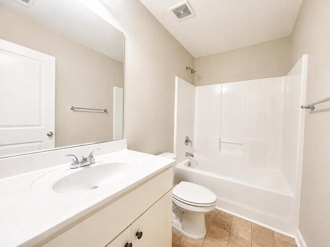 Building Photo - 722 Elmbrook Dr
