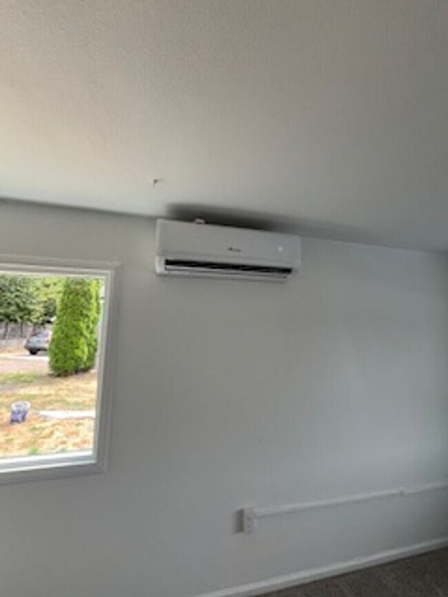 Building Photo - Elm Duplex