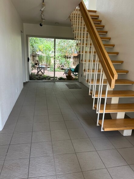 Entry - 23321 Ida Pl