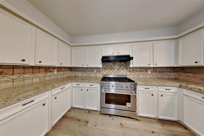 Building Photo - 3434 Hickory Hollow Rd