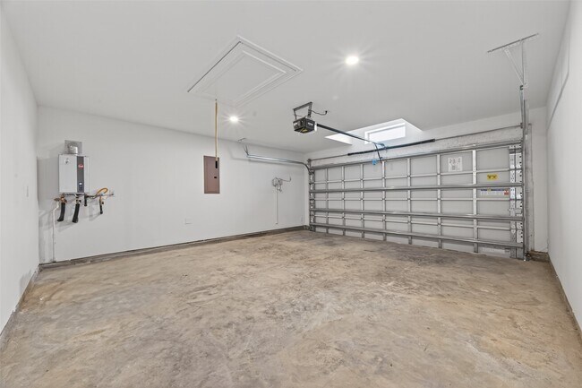 Building Photo - 5015 Bowen Pr Dr