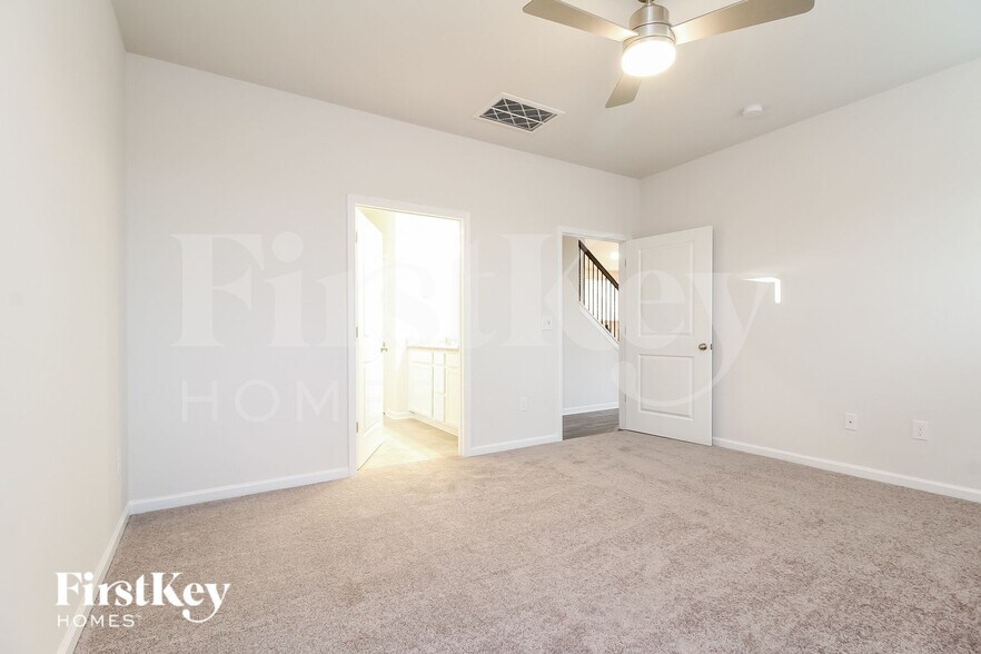 Building Photo - 423 Stonefence Dr