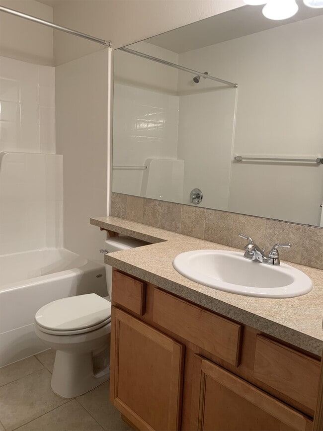 Building Photo - 9515 Holly Dr