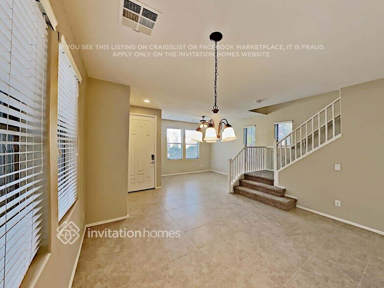 Building Photo - 3351 E Oakland St