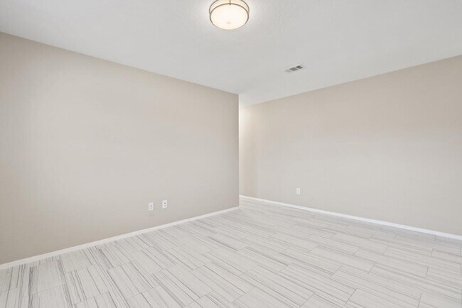 Building Photo - 2301 Redbird Cove