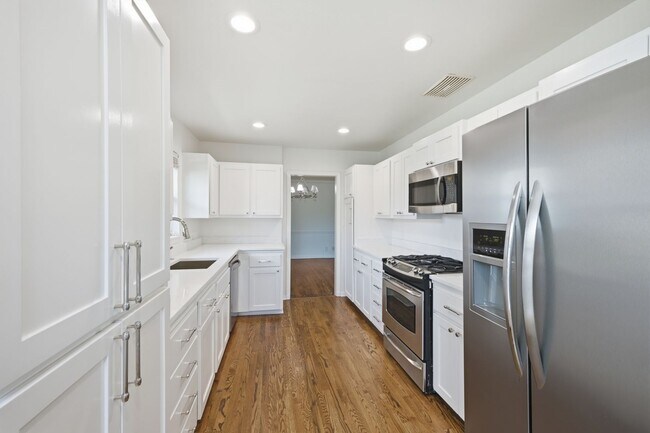 Building Photo - 1567 E 22nd St