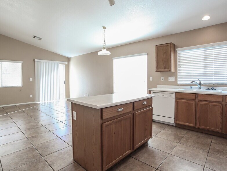 Building Photo - 5516 Cloudy Glen St