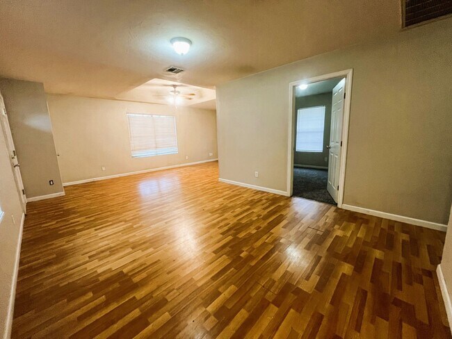 Building Photo - 5008 Drexel Ave