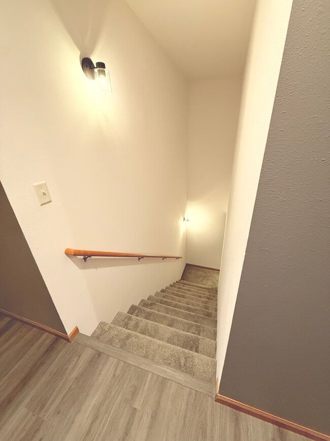 Building Photo - Remodeled 3BR 3BA Duplex in Black Earth –  $2800 month