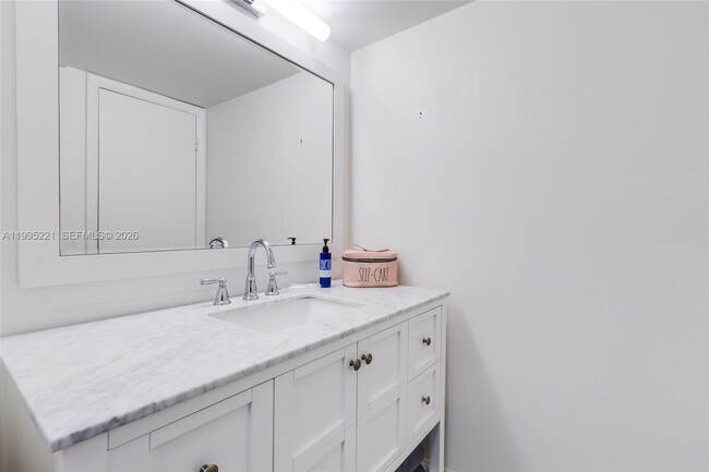 Building Photo - 1651 NE 115th St