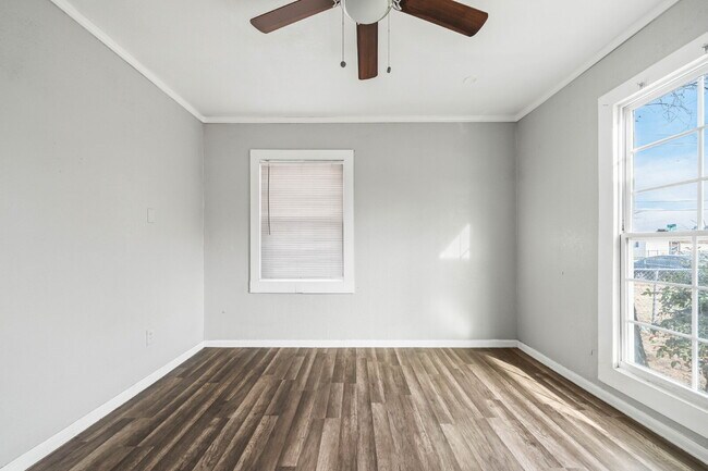 Building Photo - Cozy Home, Minutes from Texas Tech & Downt...