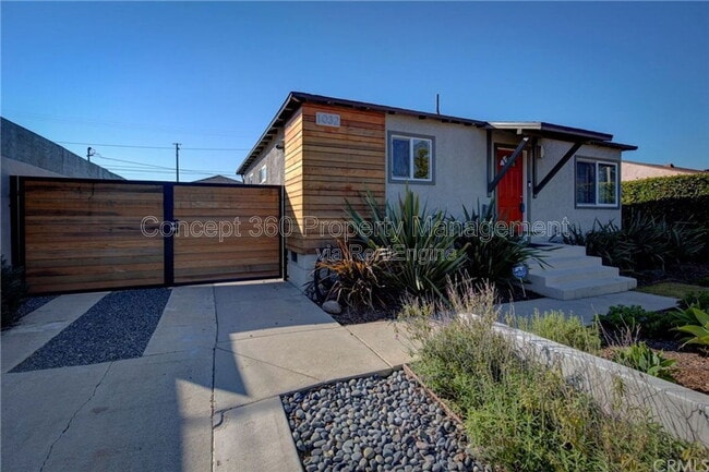 Building Photo - 1032 E Silva St