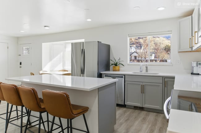 Building Photo - 4787 N Canyon Rd