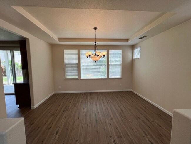 Building Photo - 2912 Medinah Way