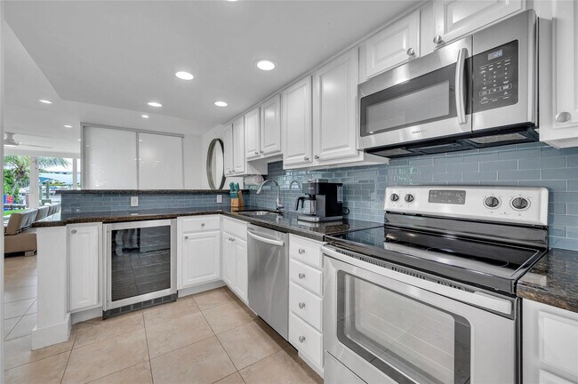 Building Photo - 1824 S Ocean Dr