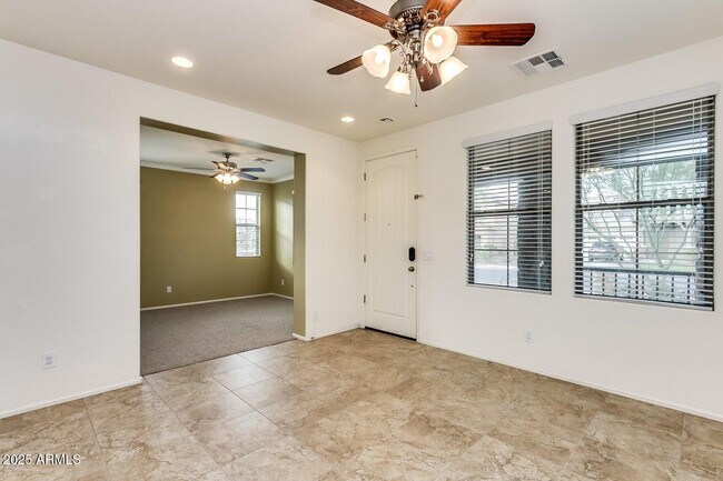 Building Photo - 869 E Doral Ct
