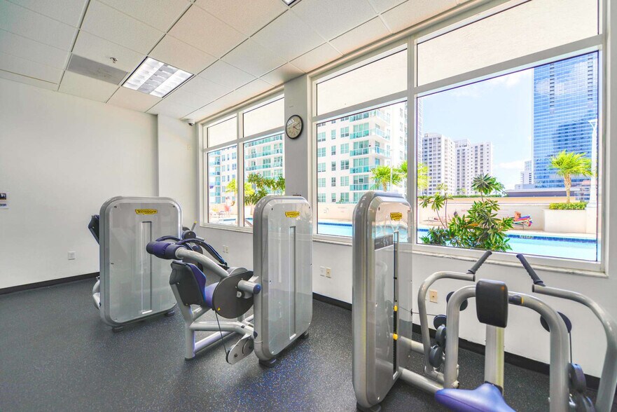 Building Photo - 1 SE 12th St