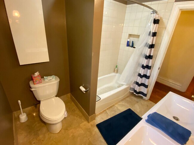 Building Photo - 5528-30 Comet Way
