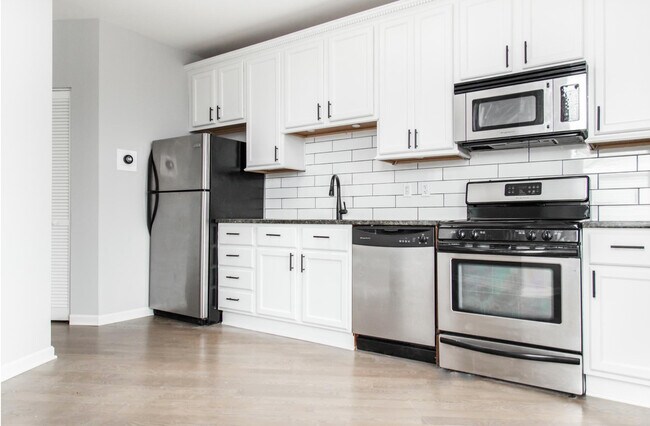 Primary Photo - 3264 N Clark St