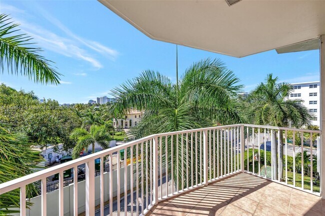 Building Photo - 3181 S Ocean Dr