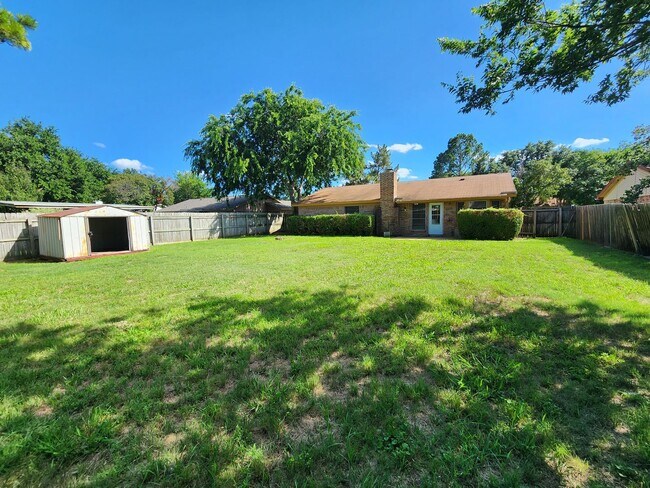 Building Photo - Classic 3 bedroom in Haltom City