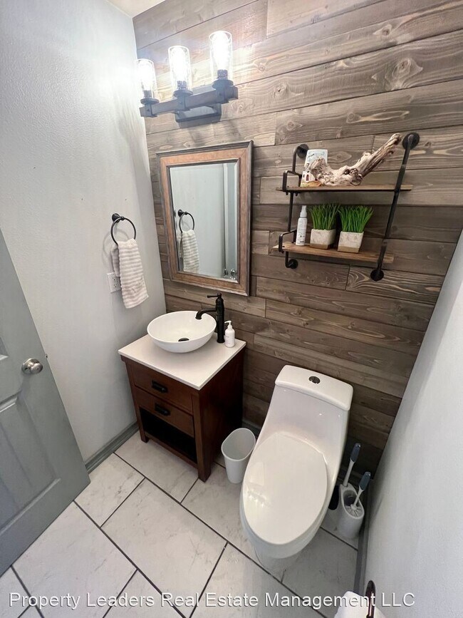 Building Photo - 4 br, 3 bath House - 225 NW 28th Street