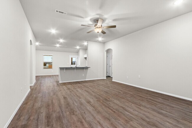 Building Photo - Gorgeous home ready for you!