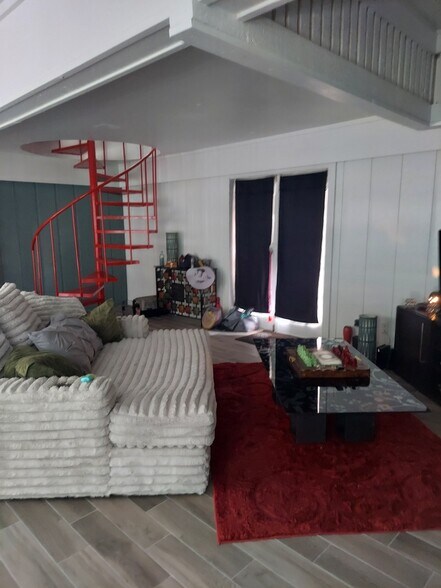 Building Photo - 8063 Meadow Rd