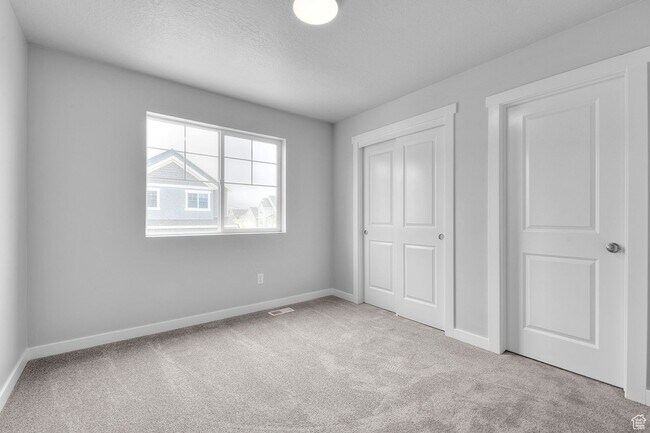 Building Photo - 6757 E Lakeside Dr