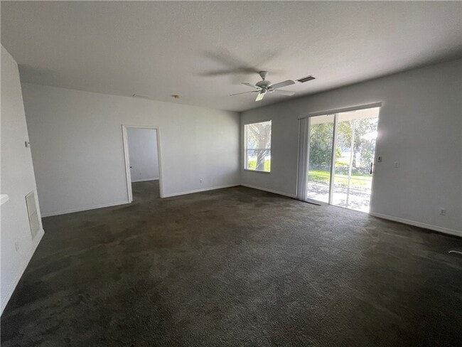 Building Photo - 865 10th Dr