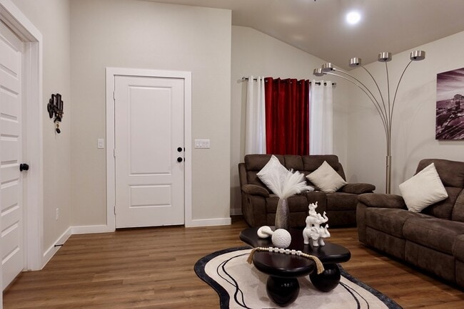 Building Photo - 413 Graze St