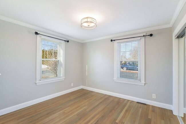 Building Photo - 325 Park Ave