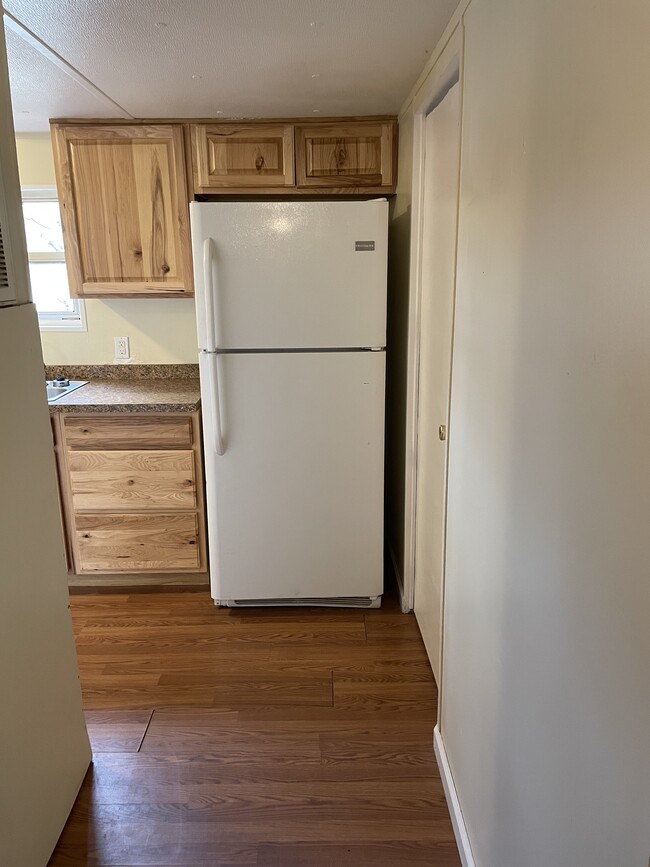 Building Photo - LJE #09