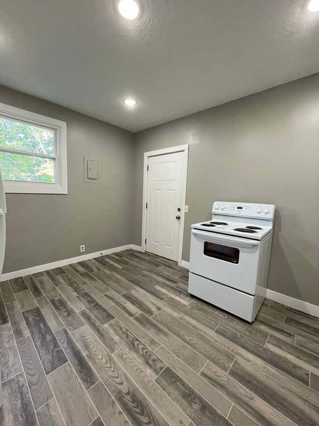 Building Photo - 816 Congress St