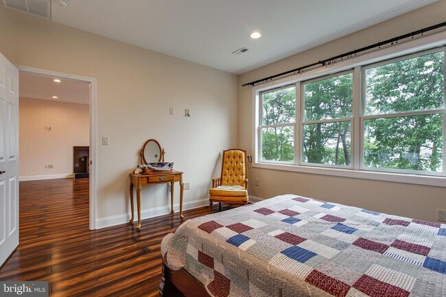 Building Photo - 43840 Bardmore Way