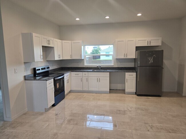 Building Photo - BRAND NEW CONSTRUCTION-3/2/1-MOVE IN READY