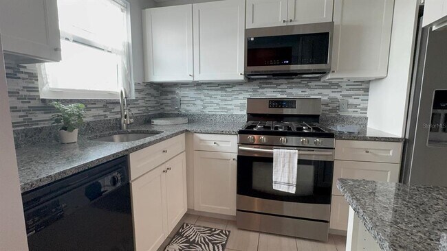 Building Photo - 3128 59th St S