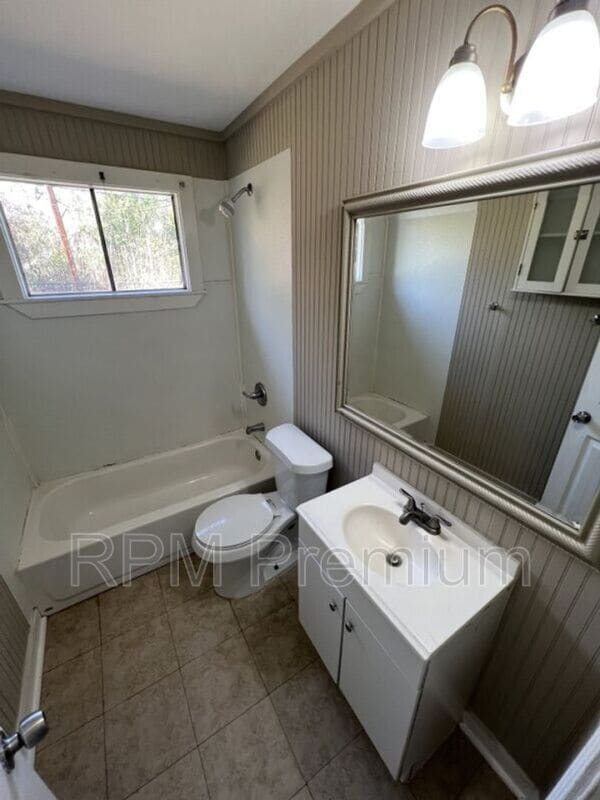 Building Photo - 5863 Denova St