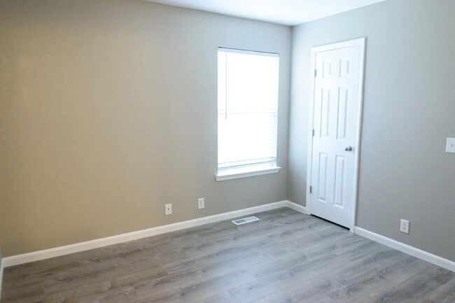 Building Photo - 6003 Cullen Dr