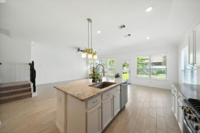 Building Photo - 15011 Old Horseshoe Lake Dr