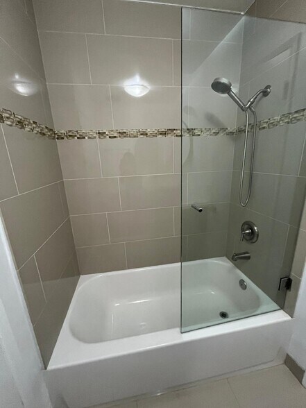 Building Photo - 358 S Gramercy Pl